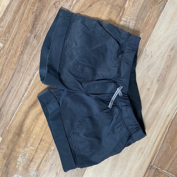 EEUC Ivivva shorts size 8 - Picture 1 of 3